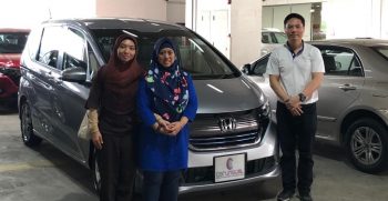 Carlingual Satisfied Buyer | Silver Honda Freed