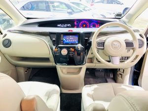 Mazda Biante 2.0A Deluxe full