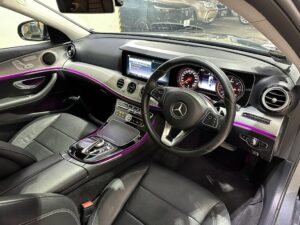 Mercedes-Benz E-Class E220d Premium full