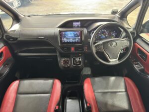 Toyota Noah Hybrid 1.8A X full
